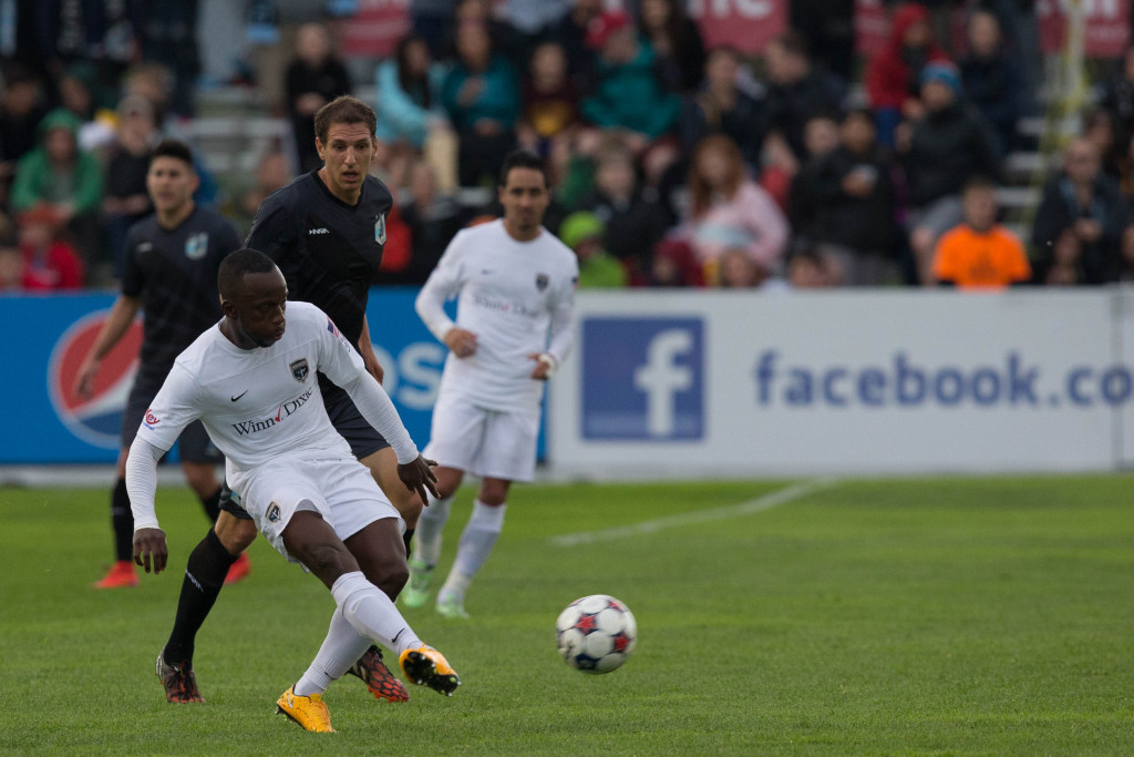 JAX_Jemal_PassingTheBall