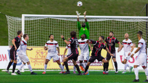 Atlanta Keeper Steward Ceus reaches for the ball (Photo by Richard A. Whittaker/Ottawa Fury FC)
